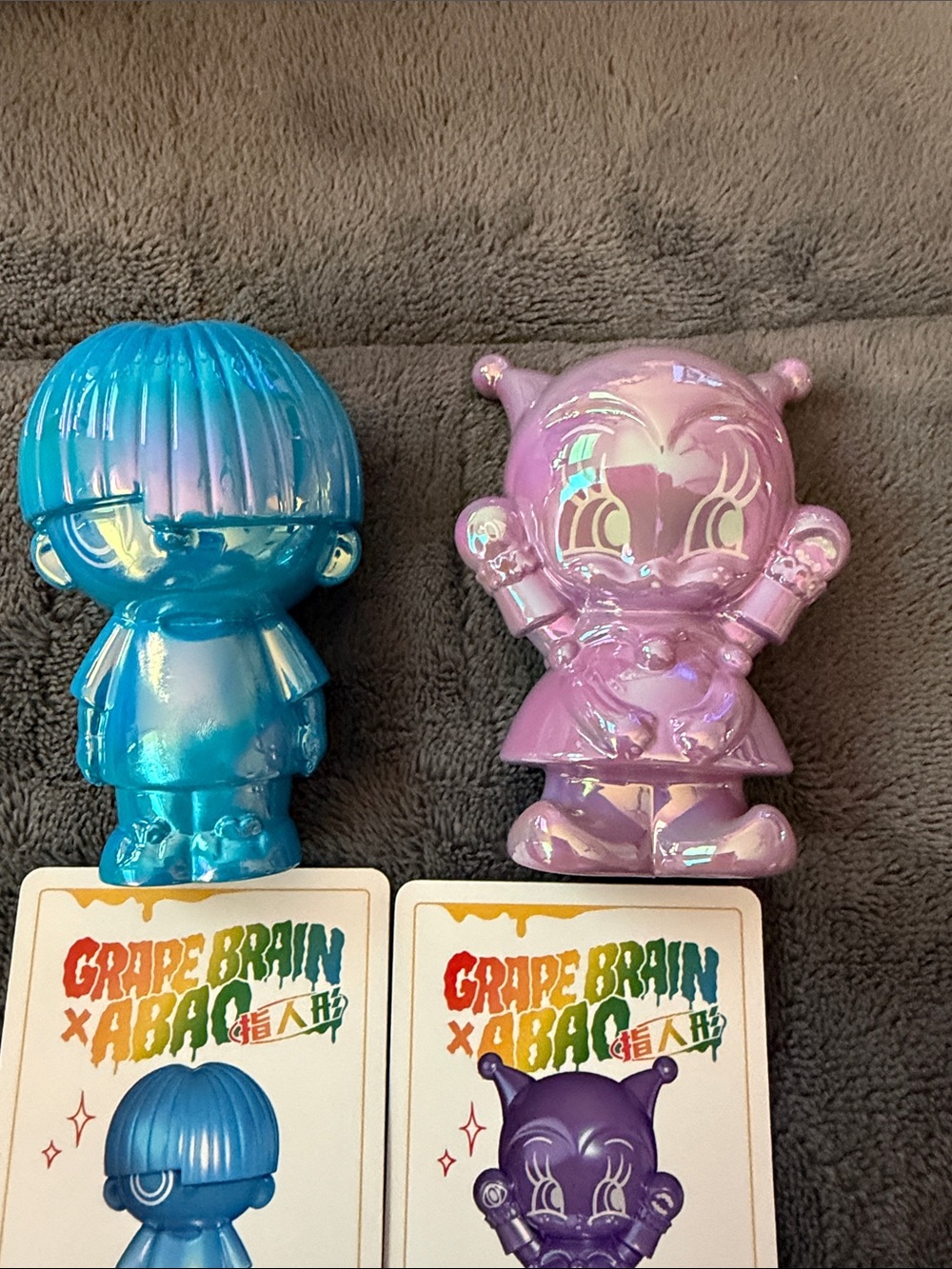 Bundle of 2 Grape Brain x ARAO Rainbow series Figures. Super cute!